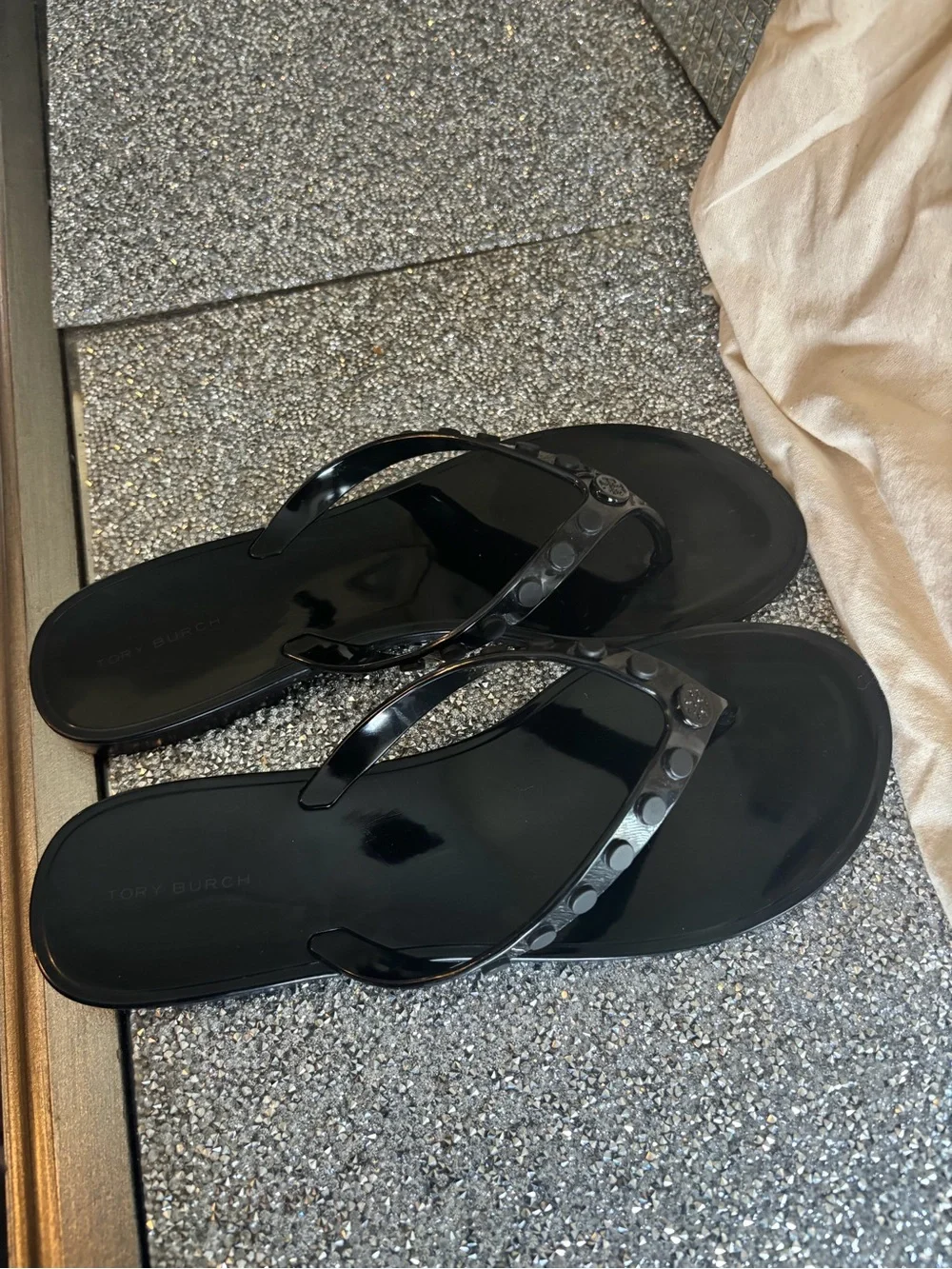 ⭐️Tory Burch Black Patent Flip-Flop Sandals Size 8